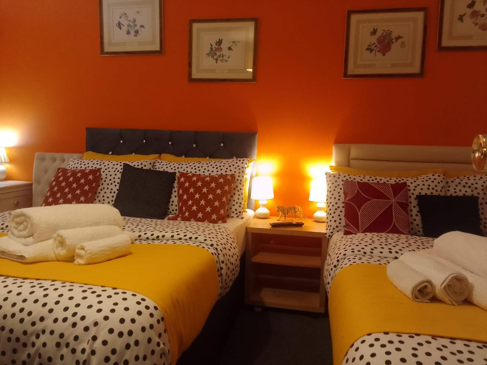 Cosy Stay In Walsall By Ideal Home Bloxwich Exterior foto