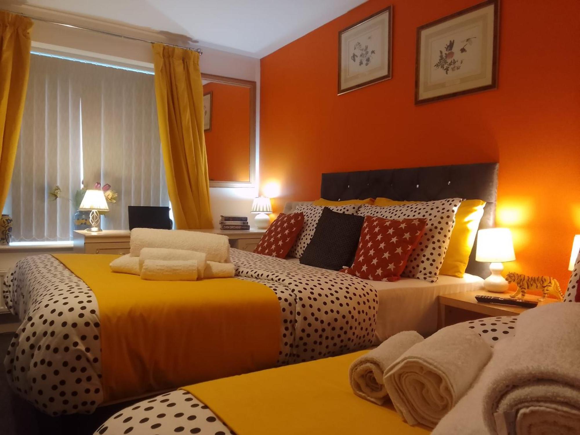 Cosy Stay In Walsall By Ideal Home Bloxwich Exterior foto